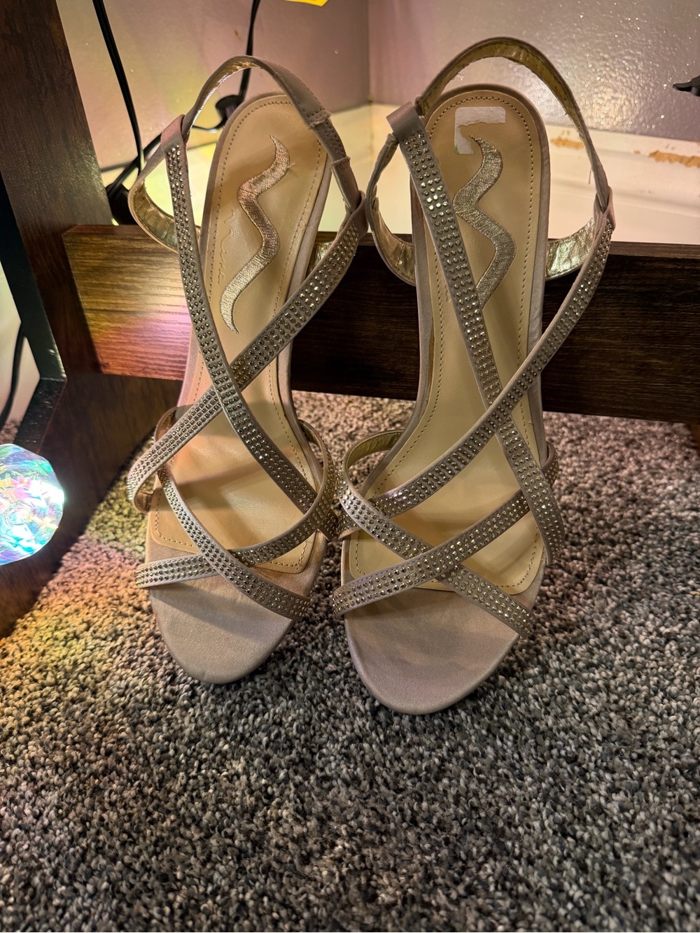 Nina Champagne Strappy Open Heels With Beautiful Rhinestones Size 8 New! - Picture 4 of 9